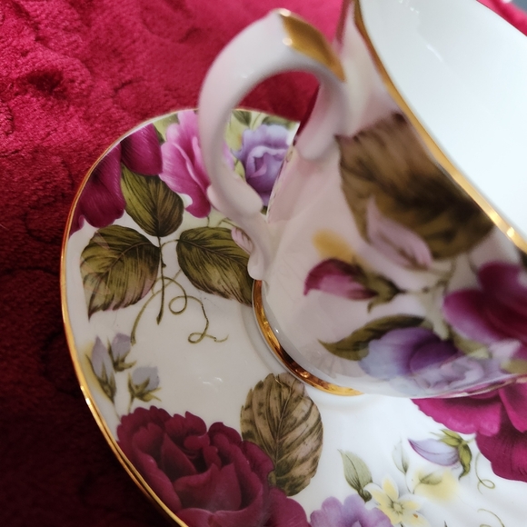 DUCHESS Fine Vintage Bone China Gilded Teacup Matching Saucer Made in England - Picture 4 of 7